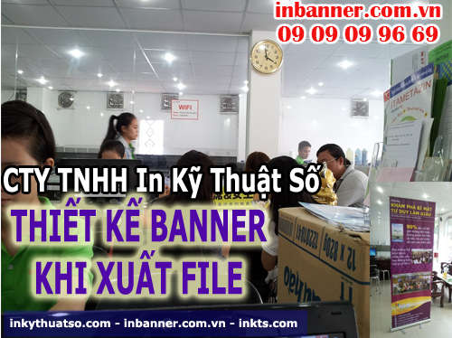 Khách hàng kiểm tra lại sản phẩm thiết kế banner khi xuất file tại Cty TNHH In Kỹ Thuật Số - Digital Printing