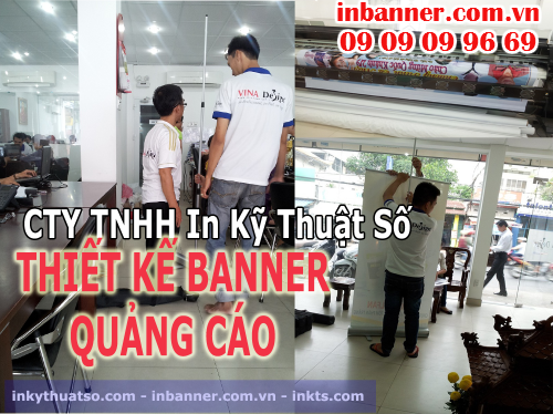 Nhân viên và khách hàng trao đổi về thiết kế banner quảng cáo tại Cty TNHH In Kỹ Thuật Số - Digital Printing